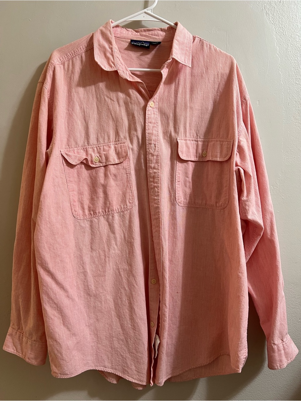 Patagonia Men's Lightweight long sleeves in Light Pink